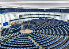 UE e gli strani rapporti con il mondo animalista